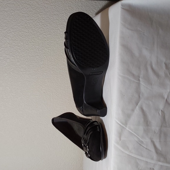 Aerosoles Kitten Heel Pump - Picture 2 of 3